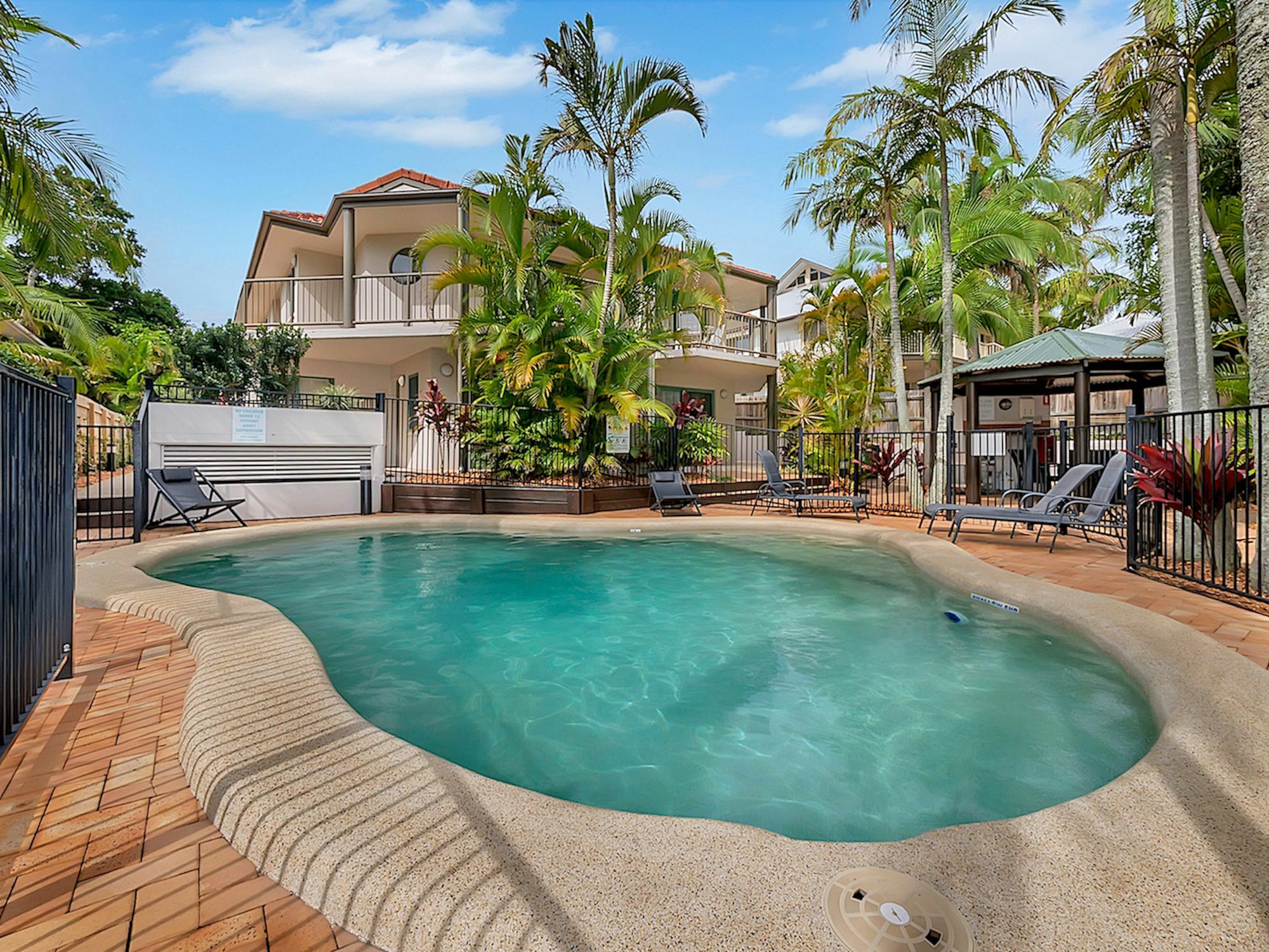 Aparthotel Cossies By The Sea Byron Bay Exterior foto